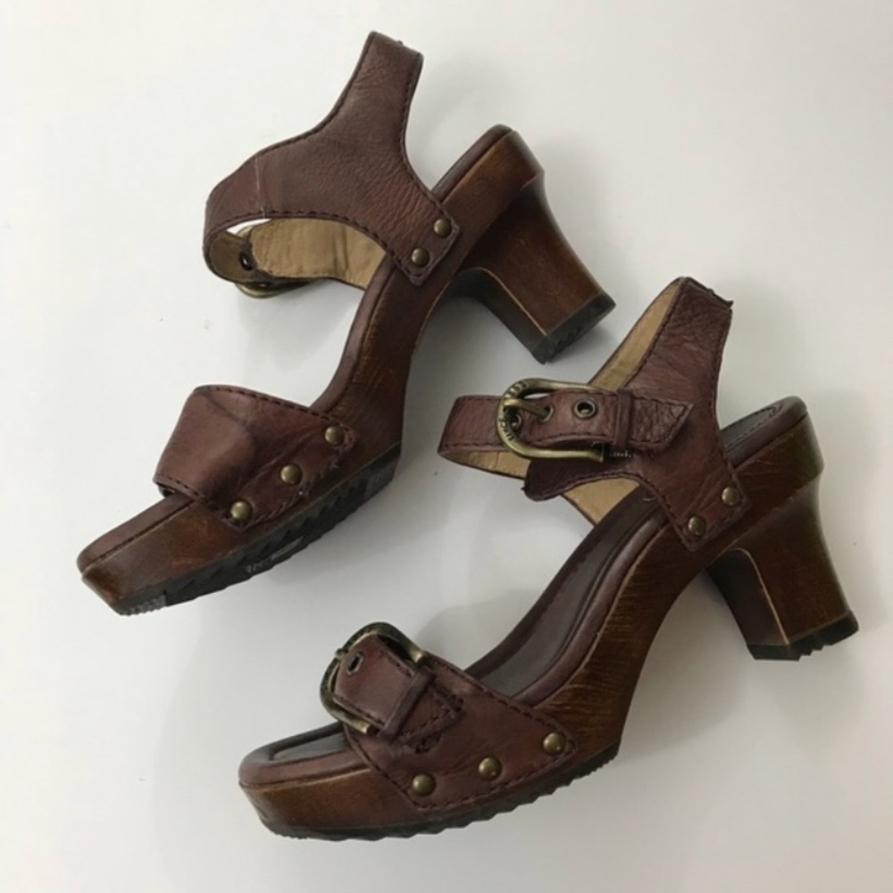 Frye Savannah buckle wedge sandals 8.5 leather